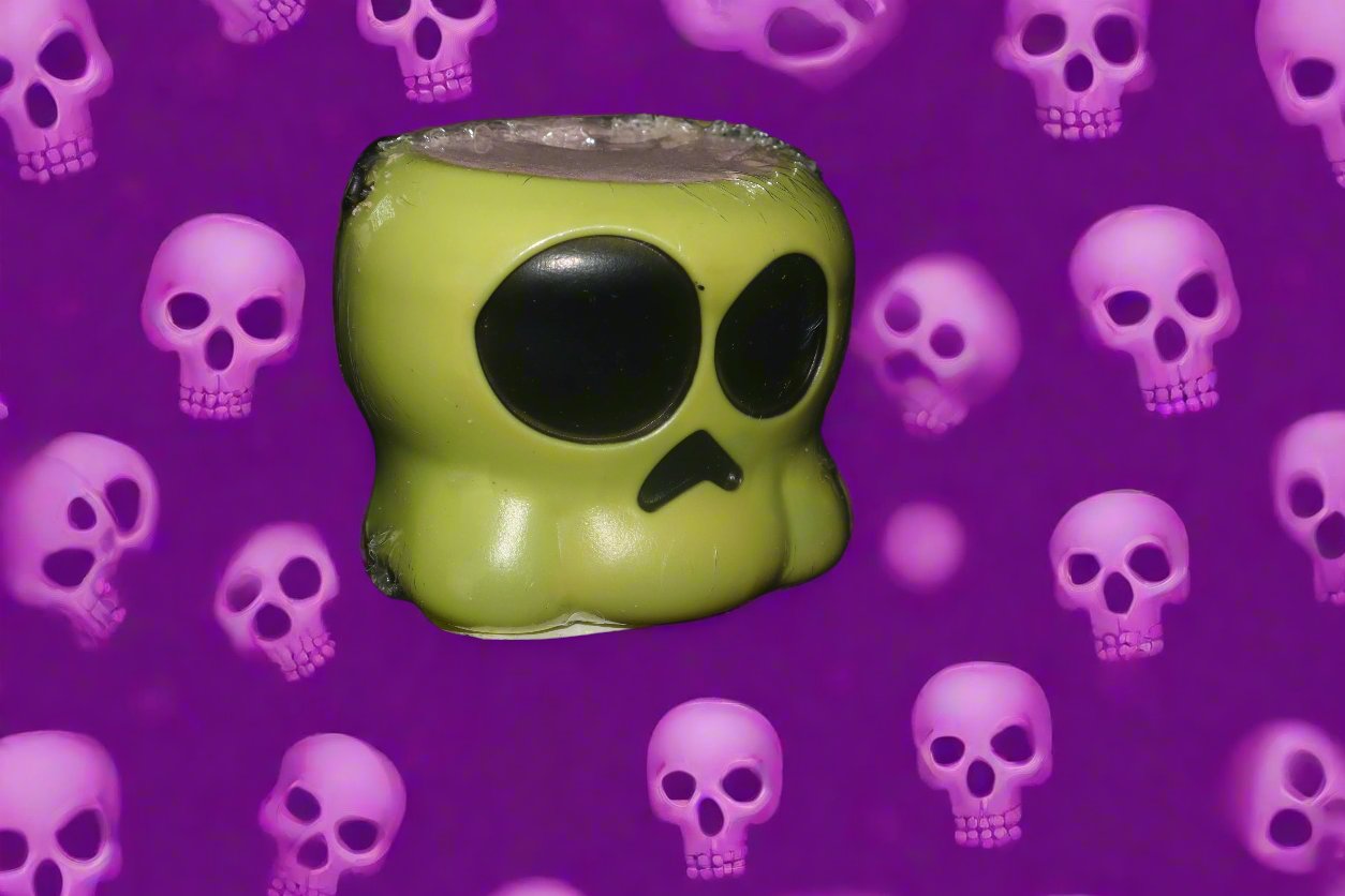 SKULLY BATHBOMBS (WITH TOY)